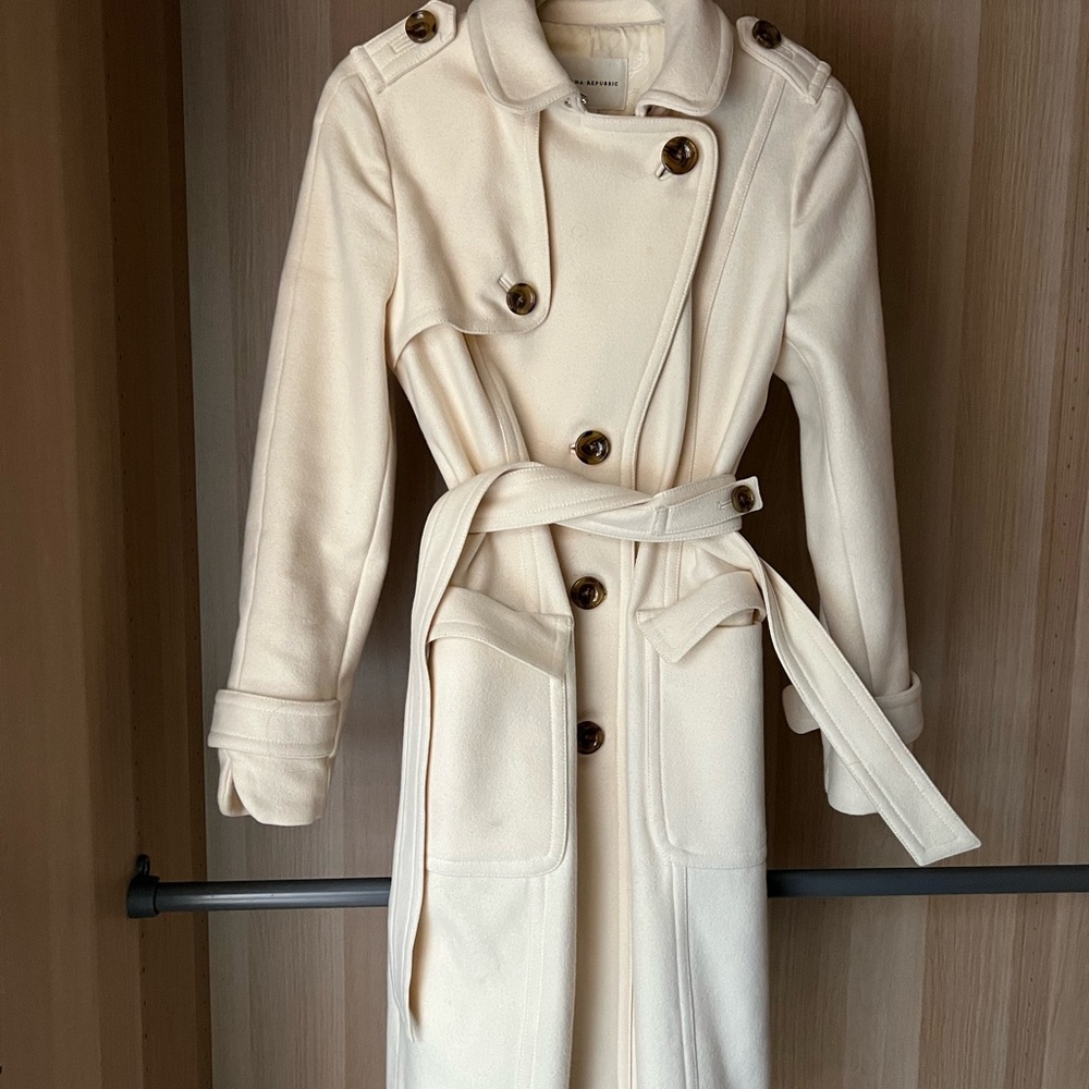 Banana Republic Cream Trench Coat with Brown Buttons